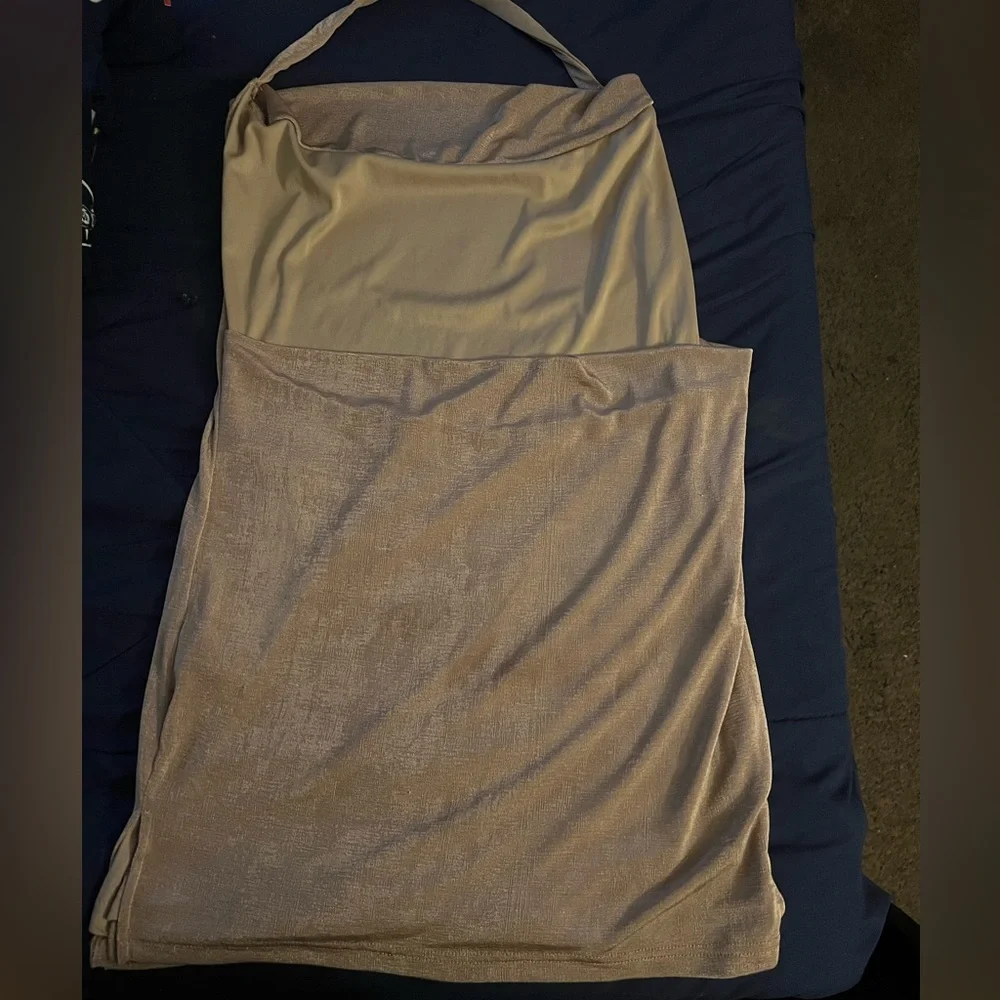 This dress has never been wore - Picture 2 of 2